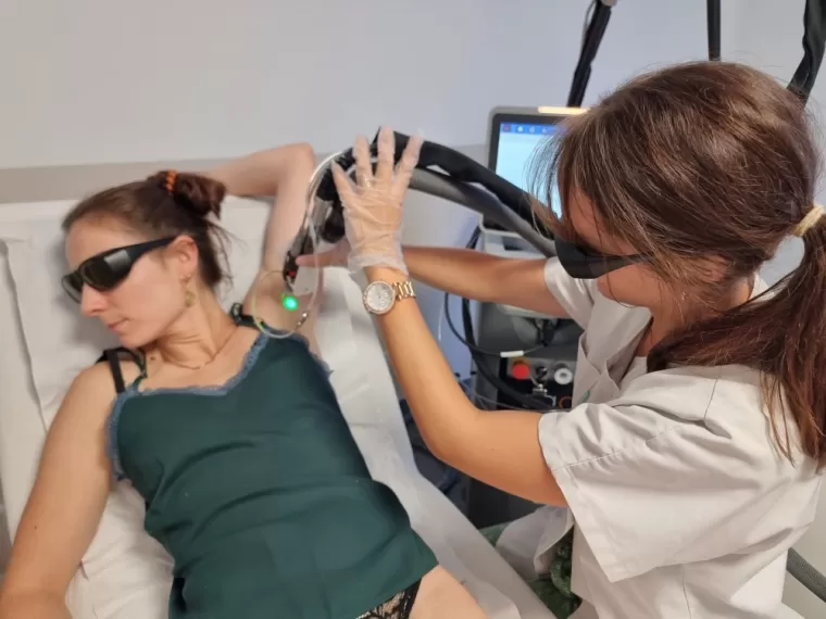 Epilation définitive au laser des aisselles , Charbonnières-les-Bains, Docteur LE GUILLOUZIC Solenne